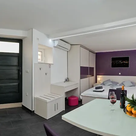 Diokles Studio Apartman Apartment